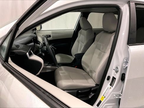 Used 2024 Toyota Corolla Cross LE image 10