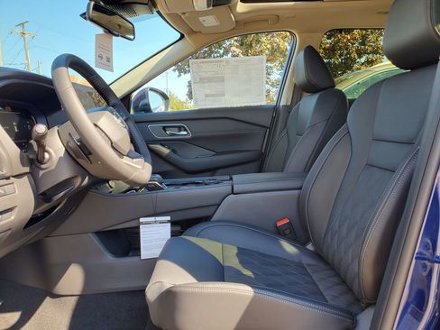 New 2026 Nissan Rogue Platinum image 18