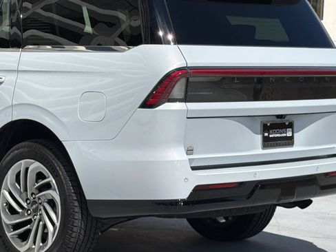 New 2026 Lincoln Navigator Reserve AWD/4WD image 7