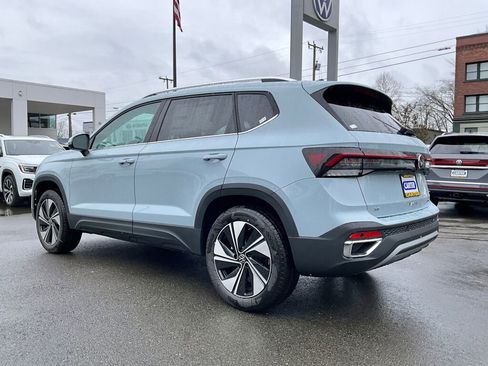 New 2026 Volkswagen Taos SE image 6