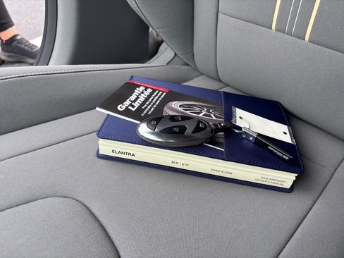 Certified 2025 Hyundai Elantra Sport FWD image 34