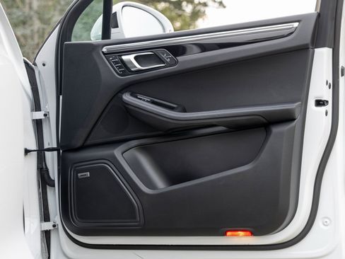 Certified 2023 Porsche Macan image 49