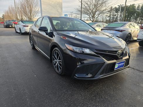 Used 2024 Toyota Camry SE w/ Cold Weather Package image 8