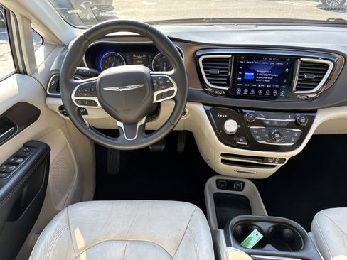 Used 2017 Chrysler Pacifica Touring-L image 21