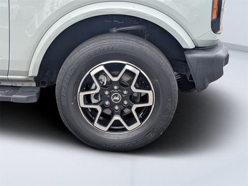 Used 2022 Ford Bronco Outer Banks image 11