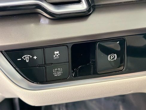 Used 2023 Kia Sportage EX image 12