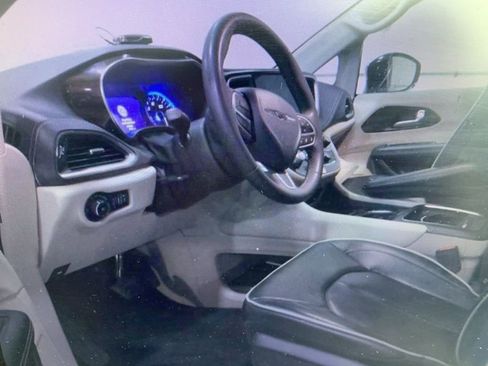 Used 2023 Chrysler Pacifica Limited image 12