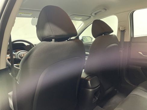 Used 2024 Hyundai Elantra SE image 16