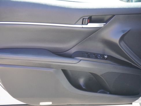Used 2022 Toyota Camry XSE FWD image 18