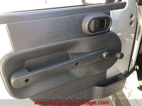 Used 2009 Jeep Wrangler X image 9