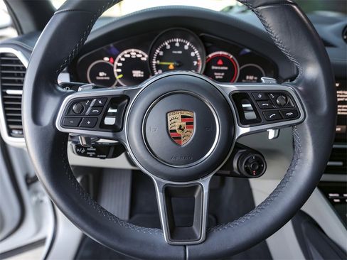 Certified 2023 Porsche Cayenne Platinum Edition image 18