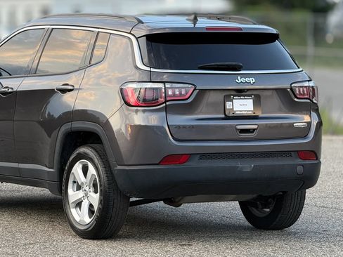 Used 2019 Jeep Compass Latitude w/ Cold Weather Group AWD/4WD image 16