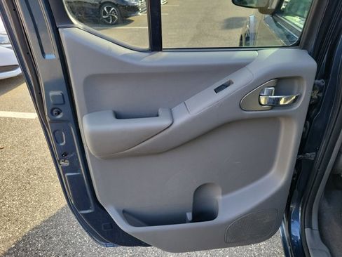 Used 2020 Nissan Frontier SV image 13