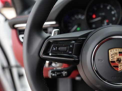 Certified 2025 Porsche Macan AWD/4WD image 20
