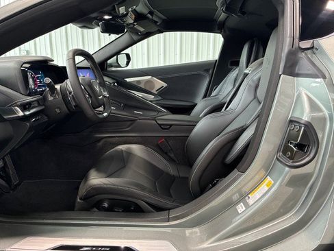 Used 2024 Chevrolet Corvette Z06 RWD image 8