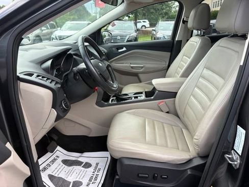 Used 2017 Ford Escape SE w/ SE Leather Comfort Package AWD/4WD image 11