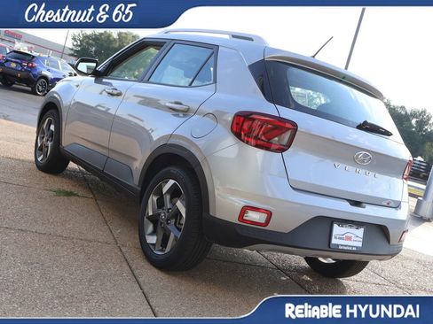Certified 2025 Hyundai Venue SEL FWD image 4