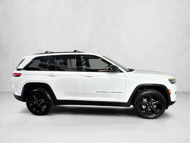 Used 2023 Jeep Grand Cherokee Altitude AWD/4WD image 4