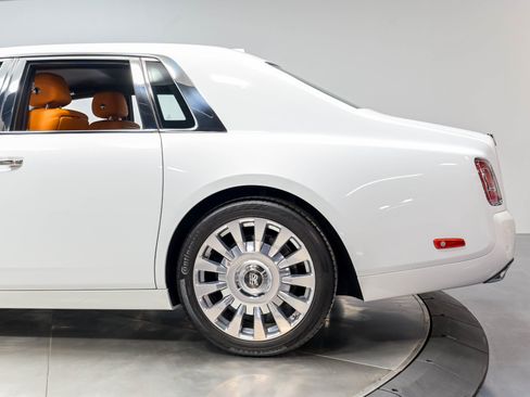 Used 2022 Rolls-Royce Phantom Sedan w/ The Phantom Package RWD image 59