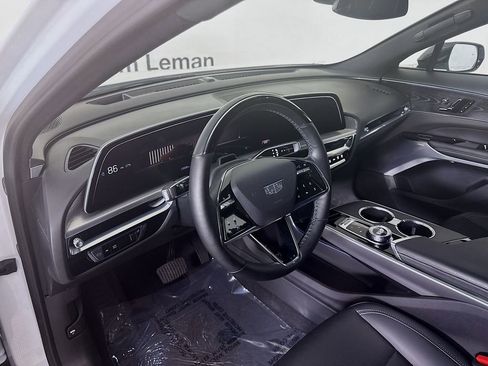 Used 2024 Cadillac Lyriq Luxury image 10