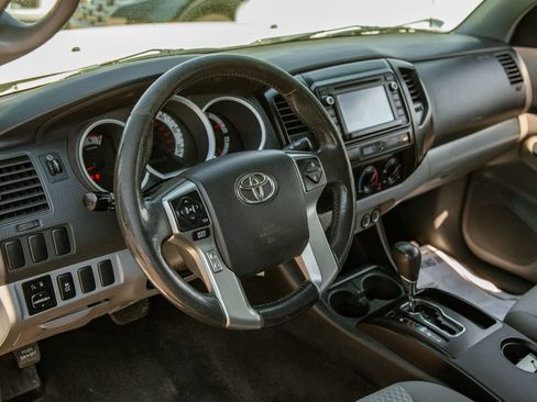 Used 2014 Toyota Tacoma PreRunner w/ Convenience Package RWD image 10