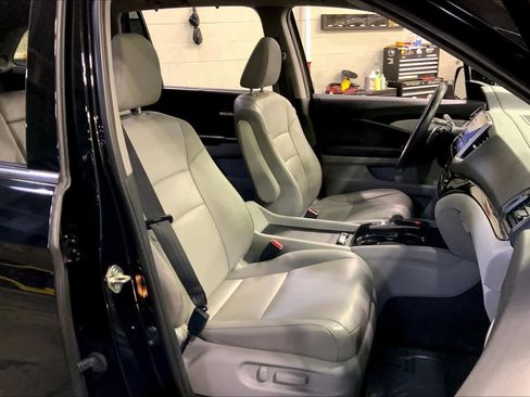 Used 2017 Honda Pilot Touring image 9