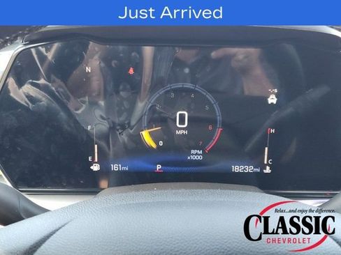 Used 2024 Chevrolet Trax LT w/ Sunroof Package image 11