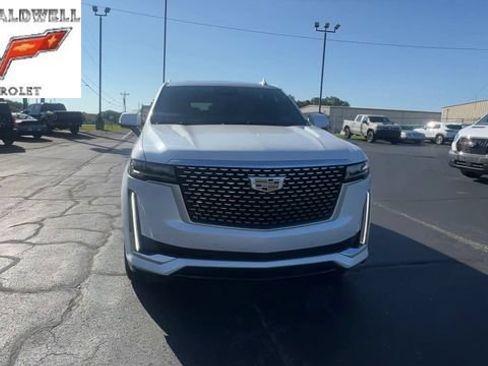 Used 2022 Cadillac Escalade Premium Luxury AWD/4WD image 3