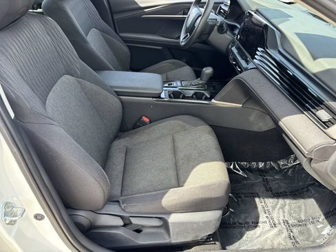 Used 2025 Toyota Camry LE FWD image 9