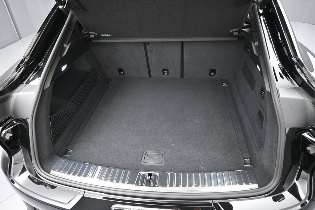 Certified 2025 Porsche Cayenne GTS AWD/4WD image 34