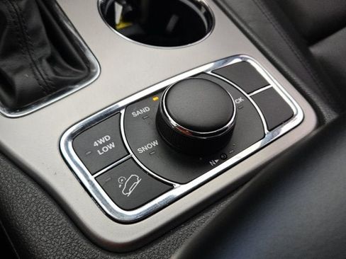 Used 2020 Jeep Grand Cherokee Limited AWD/4WD image 24