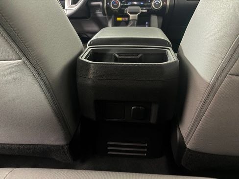 Used 2025 Toyota Tacoma SR5 AWD/4WD image 17