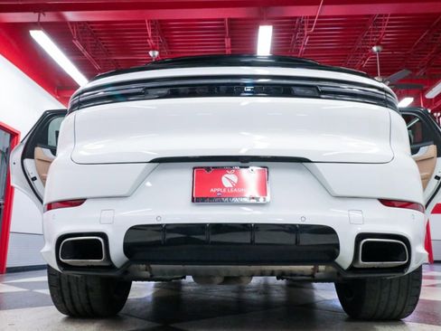 Used 2025 Porsche Cayenne image 34