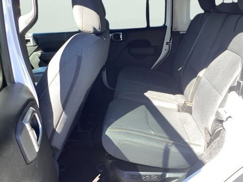 Used 2024 Jeep Wrangler Unlimited image 10