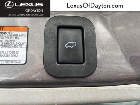 Used 2016 Toyota Sienna L image 34