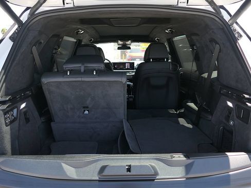Used 2026 BMW X7 xDrive40i w/ M Sport Package AWD/4WD image 24