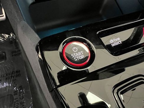 Certified 2025 Audi S6 e-tron Prestige w/ 21" Black Optic Package image 32