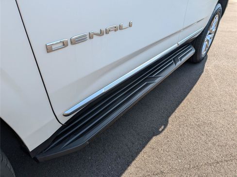 Used 2022 GMC Yukon Denali AWD/4WD image 11