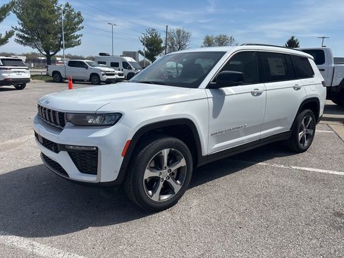New 2026 Jeep Grand Cherokee L Limited AWD/4WD image 14