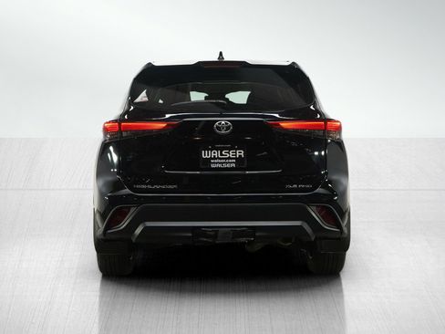 Used 2020 Toyota Highlander XLE image 4
