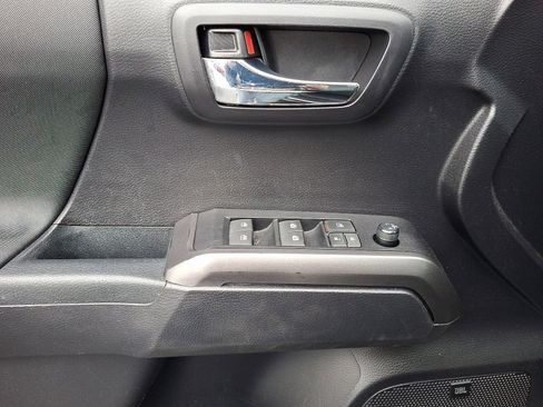 Used 2021 Toyota Tacoma TRD Sport w/ TRD Premium Sport Package AWD/4WD image 11
