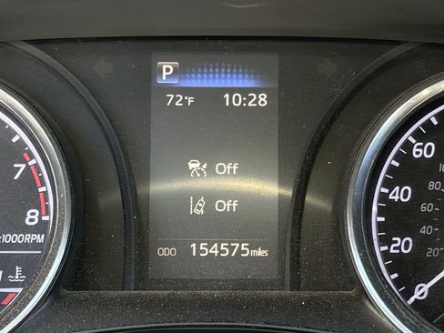 Used 2019 Toyota Camry SE FWD image 8