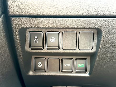 Used 2022 Nissan Rogue Sport SV w/ Technology Package FWD image 36
