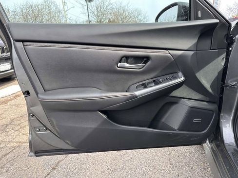 Used 2023 Nissan Sentra SR w/ SR Premium Package FWD image 8