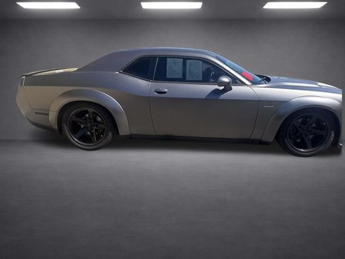 Used 2017 Dodge Challenger R/T RWD image 18