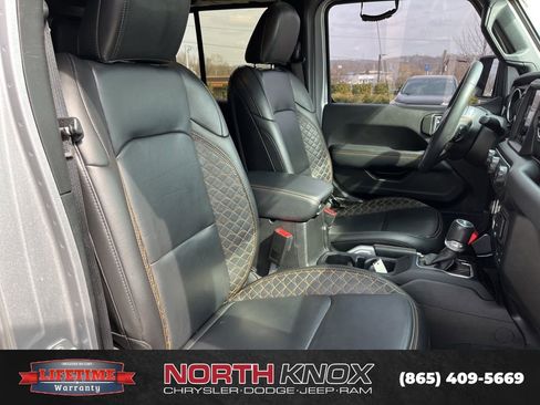 Used 2020 Jeep Wrangler Unlimited Sahara image 26