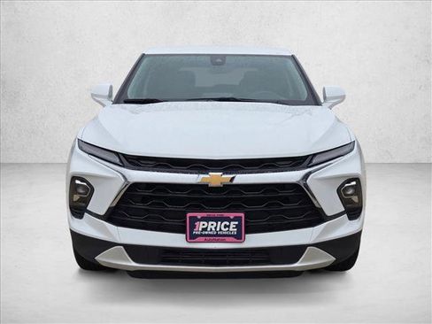 Used 2025 Chevrolet Blazer LT FWD image 2