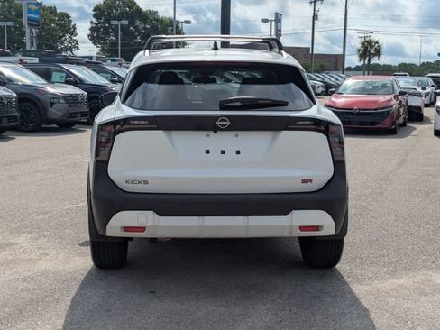 Used 2026 Nissan Kicks SR FWD image 4