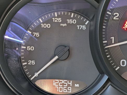 Certified 2024 Porsche Macan image 16