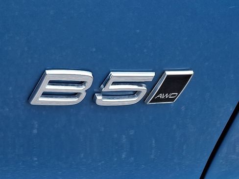 Certified 2024 Volvo XC40 B5 Plus w/ Climate Package AWD/4WD image 30